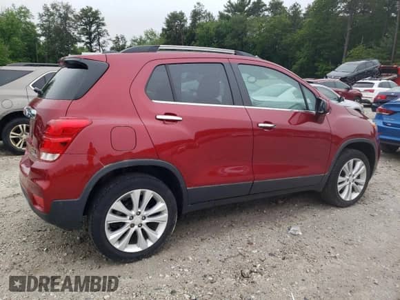 2020 Chevrolet Trax Premier with VIN 3GNCJRSB9LL186083, listed as a Copart auction lot 60251345 with 28,549 mi miles and Salvage title. Bid and sale history available at DreamBid. Image 3.