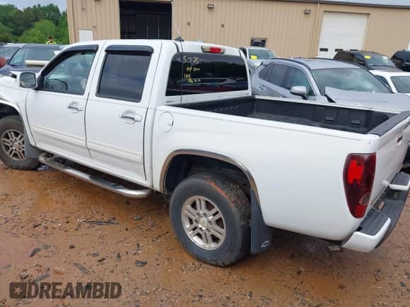 2011 Chevrolet Colorado 1LT z VIN 1GCHTCFE2B8127044, wystawiony jako IAAI lot #42245471 z przebiegiem 224 115 mil mil oraz . Historia ofert i sprzedaży dostępna na DreamBid. Obrazek 3.