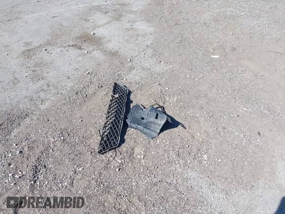 2015 Nissan Note S with VIN 3N1CE2CP7FL363381, listed as a IAAI auction lot 43075695 with 211,559 mi miles and . Bid and sale history available at DreamBid. Image 12.