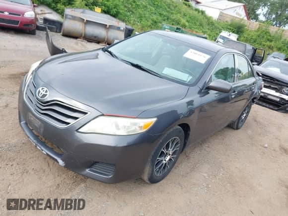 2010 Toyota Camry XLE z VIN 4T1BF3EK1AU012358, wystawiony jako IAAI lot #43064176 z przebiegiem 119 143 mil mil oraz . Historia ofert i sprzedaży dostępna na DreamBid. Obrazek 17.