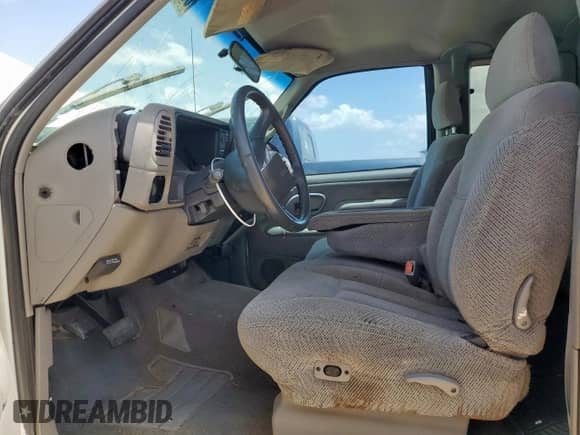 1998 GMC Sierra 1500 с VIN 1GTEC19R4WR504009, выставлен на аукционе Copart как лот 61786725 с пробегом 261 876 миль миль и Списание • Salvage title. История ставок и продаж доступна на DreamBid. Изображение 7.