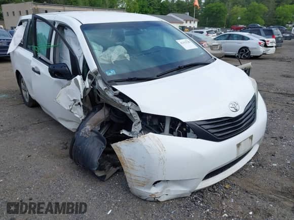 2017 Toyota Sienna L z VIN 5TDZZ3DC3HS793595, wystawiony jako IAAI lot #42352780 z przebiegiem 153 161 mil mil oraz . Historia ofert i sprzedaży dostępna na DreamBid. Obrazek 6.