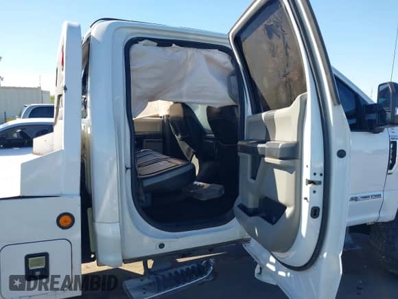 2018 Ford F-250 XL z VIN 1FT7W2BT2JED01289, wystawiony jako IAAI lot #43316835 z przebiegiem 155 730 mil mil oraz . Historia ofert i sprzedaży dostępna na DreamBid. Obrazek 8.