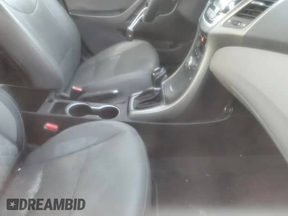 2016 Hyundai Elantra Limited с VIN 5NPDH4AEXGH796474, выставлен на аукционе Copart как лот 77141364 с пробегом Не указан миль и На запчасти • Non repairable. История ставок и продаж доступна на DreamBid. Изображение 10.