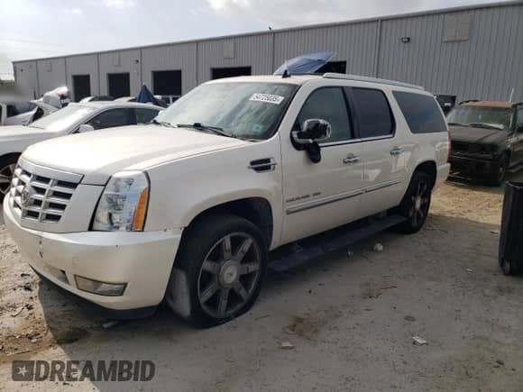 2011 Cadillac Escalade ESV Premium with VIN 1GYS3JEF8BR391622, listed as a Copart auction lot 54725035 with 220,696 mi miles and Clean title. Bid and sale history available at DreamBid. Image 1.