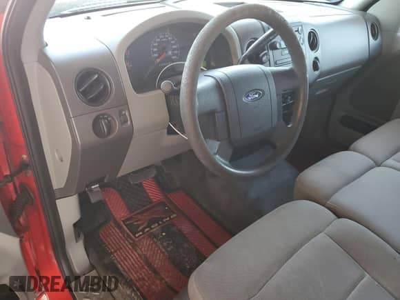 2005 Ford F-150 XL с VIN 1FTRF12255KB97866, выставлен на аукционе Copart как лот 84968935 с пробегом 147 767 миль миль и Чистый • Clean title. История ставок и продаж доступна на DreamBid. Изображение 8.