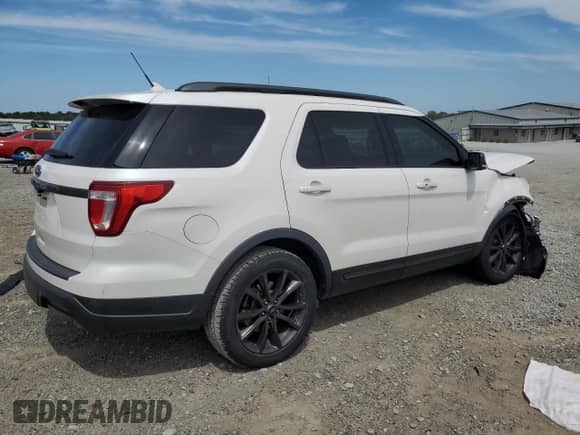 2018 Ford Explorer XLT with VIN 1FM5K7D85JGB03279, listed as a Copart auction lot 70581765 with Not provided miles and Salvage title. Bid and sale history available at DreamBid. Image 3.