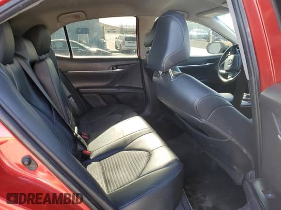 2020 Toyota Camry SE z VIN 4T1G11AKXLU334966, wystawiony jako Copart lot #52855825 z przebiegiem 117 581 mil mil oraz Czysty tytuł • Clean title. Historia ofert i sprzedaży dostępna na DreamBid. Obrazek 10.