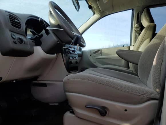 2006 Dodge Caravan SXT with VIN 1D4GP45R16B528574, listed as a Copart auction lot 83999665 with 125,386 mi miles and Salvage title. Bid and sale history available at DreamBid. Image 7.
