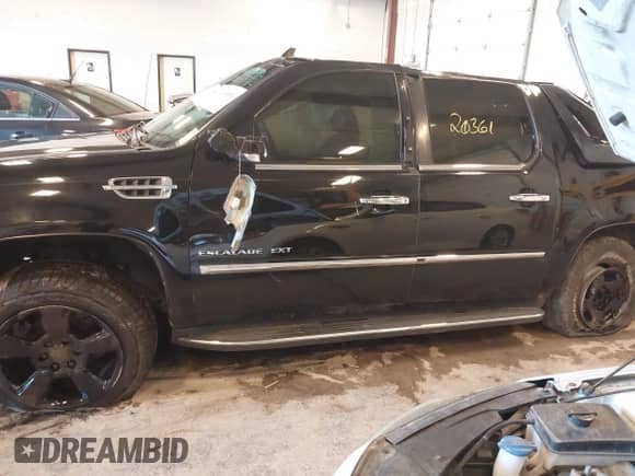 2010 Cadillac Escalade EXT Luxury with VIN 3GYVKMEF0AG228205, listed as a IAAI auction lot 41620361 with 169,176 mi miles and . Bid and sale history available at DreamBid. Image 14.