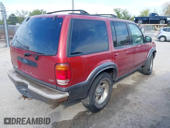 2000 Ford Explorer XLT with VIN 1FMZU73E9YZC45006, listed as a IAAI auction lot 43025235 with 98,772 mi miles and . Bid and sale history available at DreamBid. Image 4.