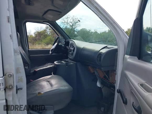 2008 Ford Econoline Cargo Commercial с VIN 1FTNS24W88DB52705, выставлен на аукционе IAAI как лот 41282595 с пробегом Не указан миль и . История ставок и продаж доступна на DreamBid. Изображение 5.