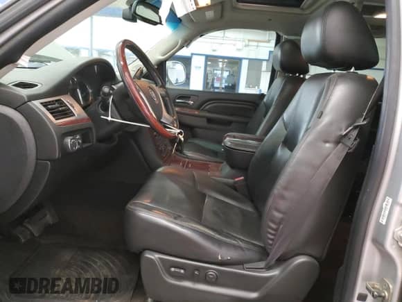 2011 Cadillac Escalade ESV Premium with VIN 1GYS3JEF4BR234766, listed as a Copart auction lot 81948885 with 215,396 mi miles and Salvage title. Bid and sale history available at DreamBid. Image 7.