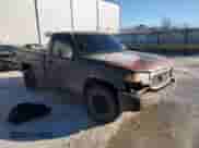 2006 GMC Sierra 1500 Work Truck z VIN 1GTEK14X26Z142173, wystawiony jako Copart lot #88342695 z przebiegiem 170 171 mil mil oraz Szkoda całkowita • Salvage title. Historia ofert i sprzedaży dostępna na DreamBid. Obrazek 4.