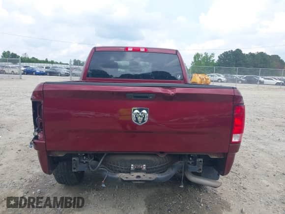 2018 Ram 1500 Express z VIN 3C6RR6KGXJG234449, wystawiony jako IAAI lot #42281120 z przebiegiem 72 896 mil mil oraz . Historia ofert i sprzedaży dostępna na DreamBid. Obrazek 17.