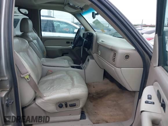 2001 Chevrolet Suburban LS with VIN 3GNFK16T11G136668, listed as a IAAI auction lot 42073131 with 246,271 mi miles and . Bid and sale history available at DreamBid. Image 5.