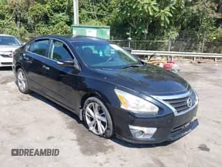 2015 Nissan Altima S with VIN 1N4AL3AP2FC137656, listed as a IAAI auction lot 43270563 with 239,695 mi miles and . Bid and sale history available at DreamBid. Image 1.