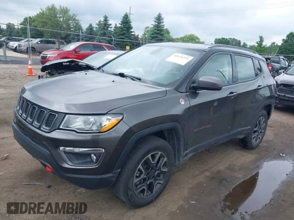 2019 Jeep Compass Trailhawk z VIN 3C4NJDDB8KT722053, wystawiony jako IAAI lot #42634252 z przebiegiem 69 628 mil mil oraz . Historia ofert i sprzedaży dostępna na DreamBid. Obrazek 17.