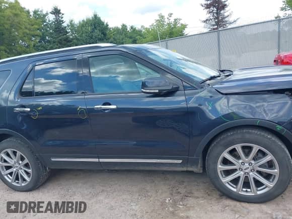 2017 Ford Explorer Limited z VIN 1FM5K8F84HGB88645, wystawiony jako IAAI lot #43043691 z przebiegiem 107 229 mil mil oraz . Historia ofert i sprzedaży dostępna na DreamBid. Obrazek 13.
