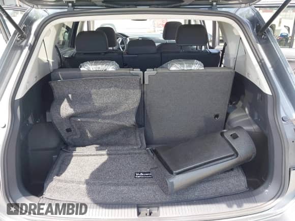 2024 Volkswagen Tiguan S with VIN 3VVRB7AX3RM161394, listed as a IAAI auction lot 42822212 with 9,839 mi miles and . Bid and sale history available at DreamBid. Image 18.