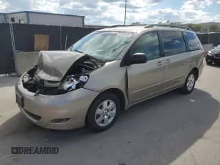 2010 Toyota Sienna CE z VIN 5TDKK4CC5AS336015, wystawiony jako Copart lot #87038765 z przebiegiem 241 385 mil mil oraz Szkoda całkowita • Salvage title. Historia ofert i sprzedaży dostępna na DreamBid. Obrazek 1.