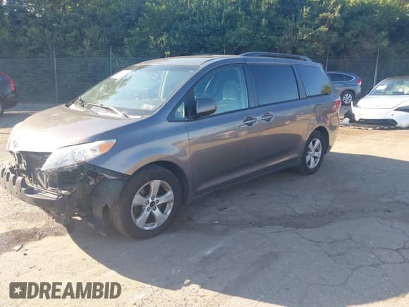 2017 Toyota Sienna LE Auto Access Seat с VIN 5TDKZ3DC2HS798711, выставлен на аукционе IAAI как лот 43044072 с пробегом 204 909 миль миль и . История ставок и продаж доступна на DreamBid. Изображение 18.