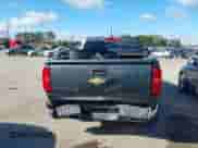 2017 Chevrolet Colorado 4WD Z71 с VIN 1GCGTDEN5H1147308, выставлен на аукционе IAAI как лот 43415162 с пробегом 99 493 миль миль и . История ставок и продаж доступна на DreamBid. Изображение 16.