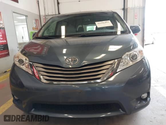 2015 Toyota Sienna Limited z VIN 5TDDK3DCXFS124994, wystawiony jako IAAI lot #42196493 z przebiegiem 60 929 mil mil oraz . Historia ofert i sprzedaży dostępna na DreamBid. Obrazek 12.