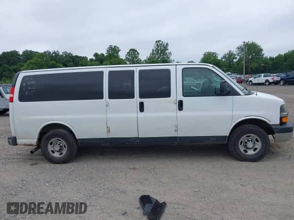 2008 Chevrolet Express Passenger с VIN 1GAHG39K581171068, выставлен на аукционе IAAI как лот 42530215 с пробегом 251 871 миль миль и . История ставок и продаж доступна на DreamBid. Изображение 13.