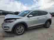 2017 Hyundai Tucson Value z VIN KM8J3CA21HU309795, wystawiony jako Copart lot #54085695 z przebiegiem 63 478 mil mil oraz Szkoda całkowita • Salvage title. Historia ofert i sprzedaży dostępna na DreamBid. Obrazek 1.