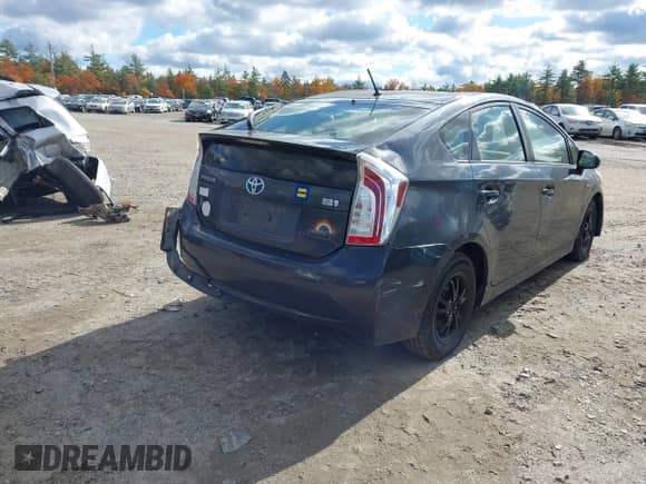 2013 Toyota Prius Two z VIN JTDKN3DU2D1727956, wystawiony jako IAAI lot #43522273 z przebiegiem 220 097 mil mil oraz . Historia ofert i sprzedaży dostępna na DreamBid. Obrazek 4.