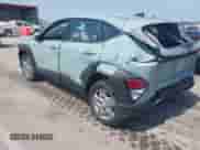 2025 Hyundai Kona SE z VIN KM8HACAB2SU260523, wystawiony jako IAAI lot #43222002 z przebiegiem 2 778 mil mil oraz . Historia ofert i sprzedaży dostępna na DreamBid. Obrazek 3.