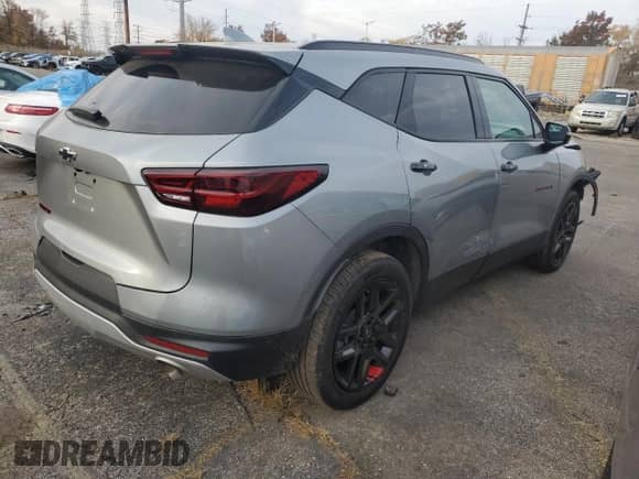 2023 Chevrolet Blazer LT z VIN 3GNKBDR47PS159995, wystawiony jako Copart lot #77177174 z przebiegiem 13 053 mil mil oraz Czysty tytuł • Clean title. Historia ofert i sprzedaży dostępna na DreamBid. Obrazek 3.