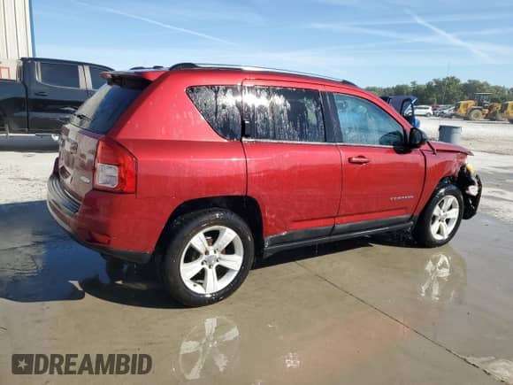 2011 Jeep Compass с VIN 1J4NT1FA1BD165483, выставлен на аукционе Copart как лот 68731735 с пробегом 165 386 миль миль и Списание • Salvage title. История ставок и продаж доступна на DreamBid. Изображение 3.