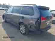 2014 Toyota Sienna XLE с VIN 5TDYK3DC1ES418512, выставлен на аукционе IAAI как лот 43103942 с пробегом 82 689 миль миль и . История ставок и продаж доступна на DreamBid. Изображение 3.