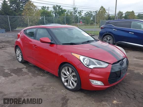 2013 Hyundai Veloster w/Black Int z VIN KMHTC6AD2DU144460, wystawiony jako IAAI lot #43311265 z przebiegiem 188 653 mil mil oraz . Historia ofert i sprzedaży dostępna na DreamBid. Obrazek 1.
