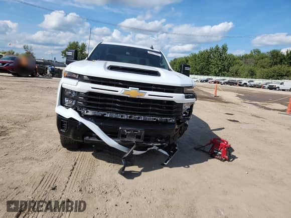 2024 Chevrolet Silverado 2500HD Custom с VIN 1GC4YME77RF231625, выставлен на аукционе Copart как лот 69311755 с пробегом 61 611 миль миль и Списание • Salvage title. История ставок и продаж доступна на DreamBid. Изображение 5.