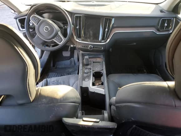 2022 Volvo S60 Momentum z VIN 7JRL12FZ5NG154635, wystawiony jako Copart lot #82207144 z przebiegiem Nie podano mil oraz Szkoda całkowita • Salvage title. Historia ofert i sprzedaży dostępna na DreamBid. Obrazek 8.