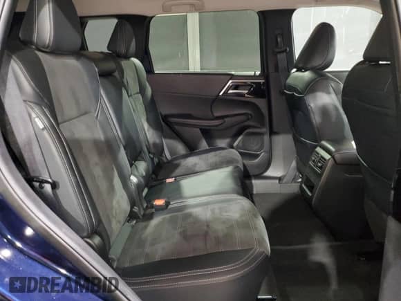 2024 Mitsubishi Outlander SE z VIN JA4J3VA85RZ059349, wystawiony jako Copart lot #89540555 z przebiegiem 32 069 mil mil oraz Czysty tytuł • Clean title. Historia ofert i sprzedaży dostępna na DreamBid. Obrazek 11.