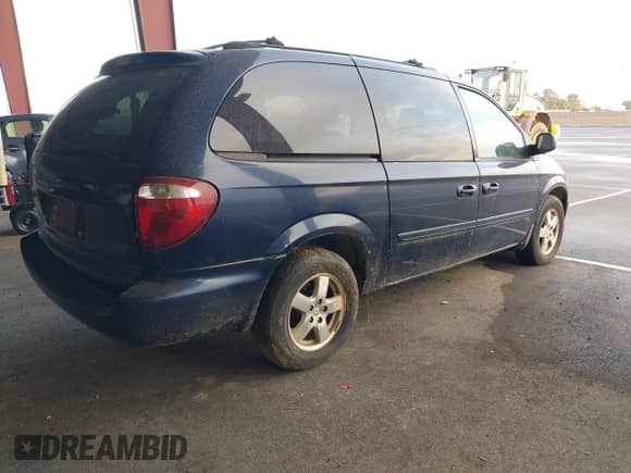 2005 Dodge Caravan SXT with VIN 2D4GP44L05R544391, listed as a IAAI auction lot 43300123 with 156,847 mi miles and . Bid and sale history available at DreamBid. Image 4.