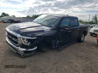 2020 Ram 1500 Big Horn z VIN 1C6RRFFG6LN335511, wystawiony jako Copart lot #55885355 z przebiegiem 90 555 mil mil oraz Szkoda całkowita • Salvage title. Historia ofert i sprzedaży dostępna na DreamBid. Obrazek 1.