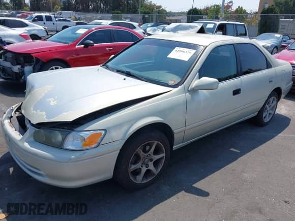 2001 Toyota Camry LE z VIN 4T1BG22K31U043493, wystawiony jako IAAI lot #42986379 z przebiegiem 213 223 mil mil oraz . Historia ofert i sprzedaży dostępna na DreamBid. Obrazek 17.