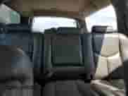2003 Chevrolet Suburban LT z VIN 1GNEC16Z43J219140, wystawiony jako Copart lot #71664035 z przebiegiem 301 511 mil mil oraz Czysty tytuł • Clean title. Historia ofert i sprzedaży dostępna na DreamBid. Obrazek 10.