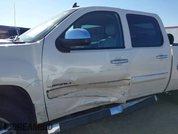 2012 GMC Sierra 1500 Denali with VIN 3GTP2XE2XCG103325, listed as a IAAI auction lot 41477140 with 119,917 mi miles and . Bid and sale history available at DreamBid. Image 6.