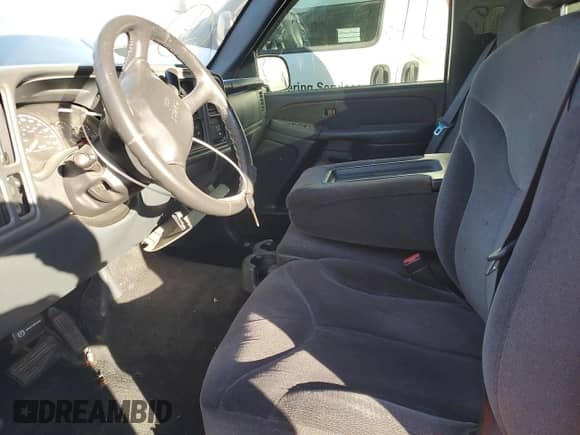 2002 GMC Sierra 1500 SLE z VIN 1GTEK14T22Z282327, wystawiony jako Copart lot #68859635 z przebiegiem 222 012 mil mil oraz Szkoda całkowita • Salvage title. Historia ofert i sprzedaży dostępna na DreamBid. Obrazek 7.