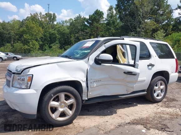 2007 Chevrolet Tahoe LS с VIN 1GNFC13087J382440, выставлен на аукционе IAAI как лот 43160234 с пробегом 132 167 миль миль и . История ставок и продаж доступна на DreamBid. Изображение 6.