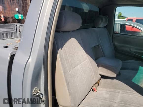 2002 Toyota Tundra z VIN 5TBJN32172S228969, wystawiony jako Copart lot #68913015 z przebiegiem 332 201 mil mil oraz Czysty tytuł • Clean title. Historia ofert i sprzedaży dostępna na DreamBid. Obrazek 10.