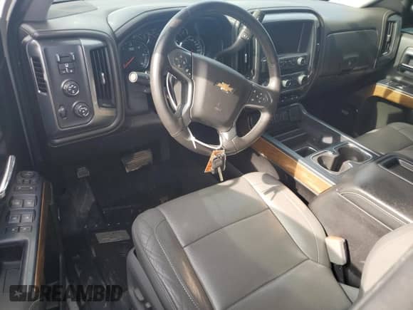 2015 Chevrolet Silverado 1500 LTZ z VIN 3GCUKSEJXFG164868, wystawiony jako Copart lot #43070945 z przebiegiem 155 938 mil mil oraz Szkoda całkowita • Salvage title. Historia ofert i sprzedaży dostępna na DreamBid. Obrazek 8.