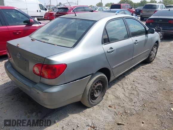 2004 Toyota Corolla CE z VIN 1NXBR32E44Z249209, wystawiony jako IAAI lot #43208727 z przebiegiem 299 999 mil mil oraz . Historia ofert i sprzedaży dostępna na DreamBid. Obrazek 4.