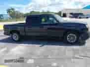 2005 Chevrolet Silverado 1500 LS z VIN 2GCEC13T451322080, wystawiony jako IAAI lot #43125281 z przebiegiem 205 678 mil mil oraz . Historia ofert i sprzedaży dostępna na DreamBid. Obrazek 14.